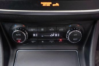 Mercedes-Benz CLA 1.6 CLA200 AMG Line Night Edition Coupe 7G-DCT Euro 6 (s/s) 4dr