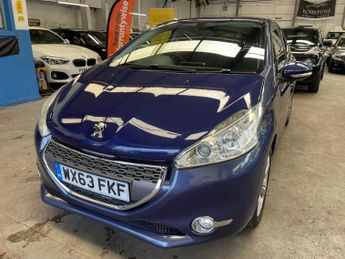 Peugeot 208 1.2 VTi Allure Euro 5 5dr