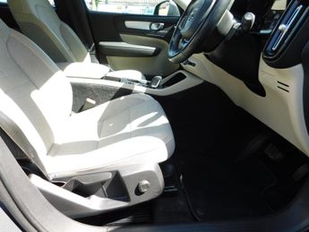 Volvo XC40 2.0 T4 Momentum Auto AWD Euro 6 (s/s) 5dr