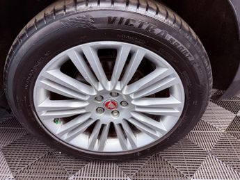 Jaguar F-PACE 2.0 D180 Portfolio Auto AWD Euro 6 (s/s) 5dr