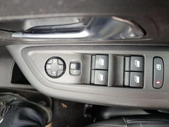 Citroen e-C4 50kWh Shine Plus Hatchback 5dr Electric Auto (136 ps)