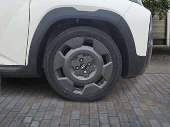Hyundai INSTER Long Range 49kWh Cross SUV 5dr Automatic