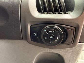 Ford Transit Custom 2.2 TDCi 290 L2 H1 5dr