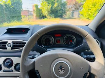 Renault Clio 1.6 VVT Privilege 5dr