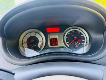 Renault Clio 1.6 VVT Privilege 5dr