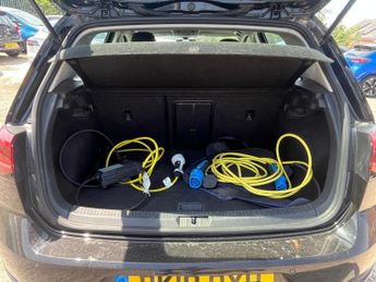 Volkswagen e-Golf 35.8kWh e-Golf Auto 5dr