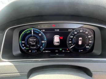 Volkswagen e-Golf 35.8kWh e-Golf Auto 5dr