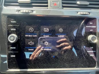 Volkswagen e-Golf 35.8kWh e-Golf Auto 5dr