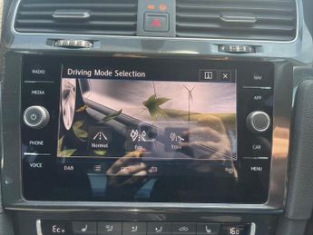 Volkswagen e-Golf 35.8kWh e-Golf Auto 5dr