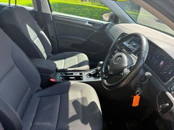 Volkswagen e-Golf 35.8kWh e-Golf Auto 5dr
