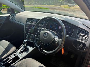 Volkswagen e-Golf 35.8kWh e-Golf Auto 5dr