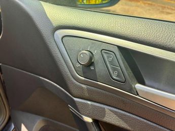 Volkswagen e-Golf 35.8kWh e-Golf Auto 5dr