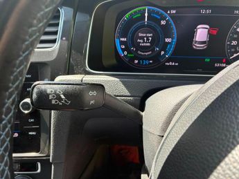 Volkswagen e-Golf 35.8kWh e-Golf Auto 5dr
