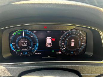 Volkswagen e-Golf 35.8kWh e-Golf Auto 5dr
