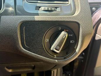 Volkswagen e-Golf 35.8kWh e-Golf Auto 5dr
