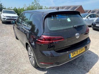 Volkswagen e-Golf 35.8kWh e-Golf Auto 5dr