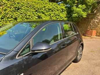 Volkswagen e-Golf 35.8kWh e-Golf Auto 5dr