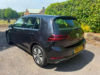 Volkswagen e-Golf 35.8kWh e-Golf Auto 5dr