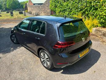 Volkswagen e-Golf 35.8kWh e-Golf Auto 5dr