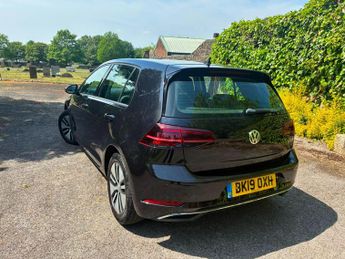 Volkswagen e-Golf 35.8kWh e-Golf Auto 5dr