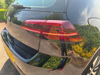Volkswagen e-Golf 35.8kWh e-Golf Auto 5dr
