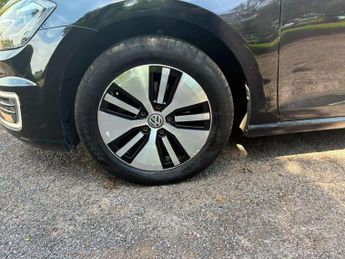 Volkswagen e-Golf 35.8kWh e-Golf Auto 5dr
