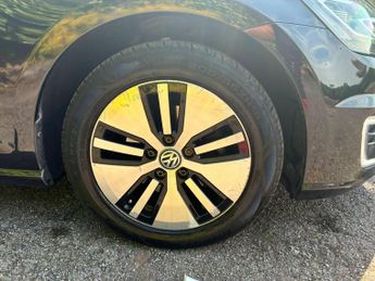 Volkswagen e-Golf 35.8kWh e-Golf Auto 5dr