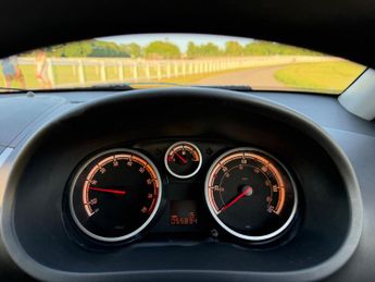 Vauxhall Corsa 1.2i ecoFLEX 16V Design Euro 5 (s/s) 5dr (A/C)