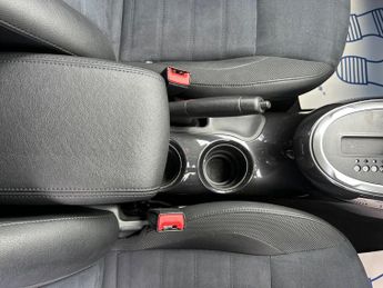 Nissan Juke 1.6 N-Connecta XTRON Euro 6 5dr