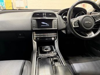 Jaguar XE 2.0i Portfolio Auto Euro 6 (s/s) 4dr