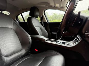 Jaguar XE 2.0i Portfolio Auto Euro 6 (s/s) 4dr