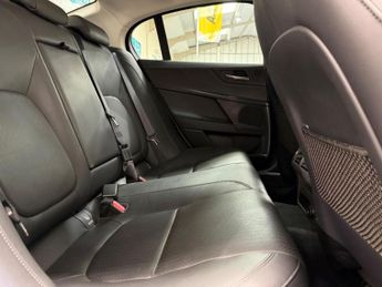 Jaguar XE 2.0i Portfolio Auto Euro 6 (s/s) 4dr