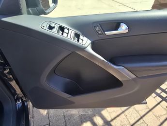 Volkswagen Tiguan 2.0 TDI SE Auto 4WD Euro 4 5dr