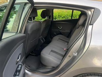 Renault Megane 1.6 16V Dynamique TomTom Euro 5 5dr
