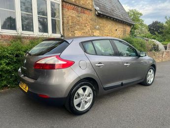 Renault Megane 1.6 16V Dynamique TomTom Euro 5 5dr