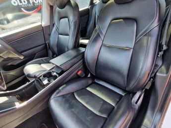 Tesla Model 3 Standard Range Plus Auto RWD 4dr