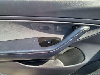 Tesla Model 3 Standard Range Plus Auto RWD 4dr