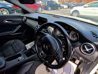 Mercedes-Benz CLA 1.8 CLA200 CDI Sport Coupe 7G-DCT Euro 5 (s/s) 4dr