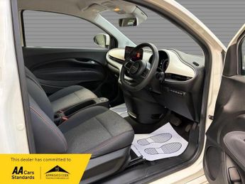 Fiat 500e 42kWh Icon Auto 3dr