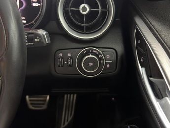 Alfa Romeo Giulia 2.2 TD Speciale Auto Euro 6 (s/s) 4dr