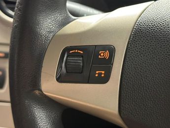 Vauxhall Corsa 1.4i 16v Club 5dr