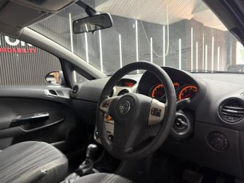 Vauxhall Corsa 1.4i 16v Club 5dr