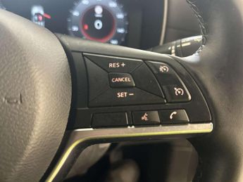 Nissan Juke 1.6 N-Connecta SUV 5dr Petrol Hybrid Auto Euro 6 (143 ps)