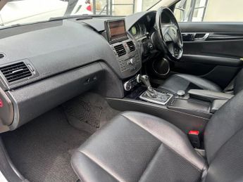 Mercedes-Benz C Class 1.8 C180 BlueEfficiency Executive SE Auto Euro 5 4dr