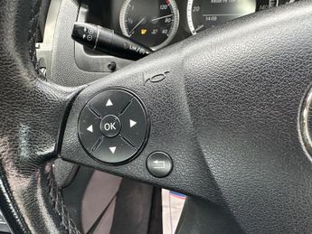 Mercedes-Benz C Class 1.8 C180 BlueEfficiency Executive SE Auto Euro 5 4dr