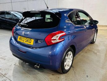 Peugeot 208 1.4 e-HDi Allure EGC Euro 5 (s/s) 3dr