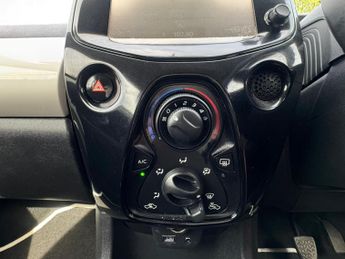 Toyota AYGO 1.0 VVT-i x-pression x-shift Euro 5 5dr Euro 5
