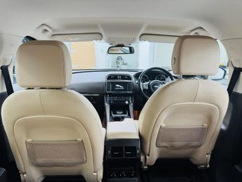 Jaguar F-PACE 2.0 D180 Prestige Auto AWD Euro 6 (s/s) 5dr