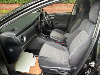 Toyota Auris 1.8 VVT-h Design CVT Euro 6 (s/s) 5dr