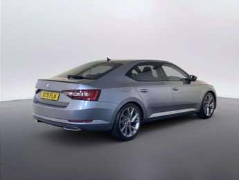 Skoda Superb 2.0 TDI SportLine Hatchback 5dr Diesel DSG Euro 6 (s/s) (150 ps)
